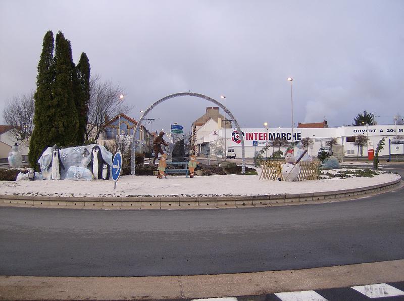 le rond point sud avec déco de Noel.JPG